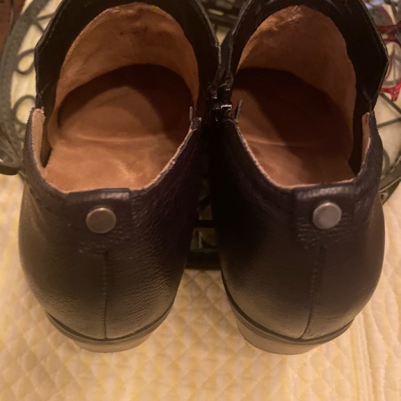 Naturalizer Ankle Boot 2” block heel, inside zipper - Picture 5 of 6